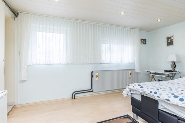 Foto - Te koop: Ruime halfvrijstaande woning met 179 m² woonoppervlakte, 6 slaapkamers, 2 badkamers, garage en tuin op het zuiden in Vaals